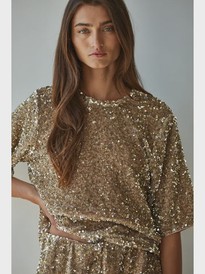 SPOTLIGHT SEQUIN TOP