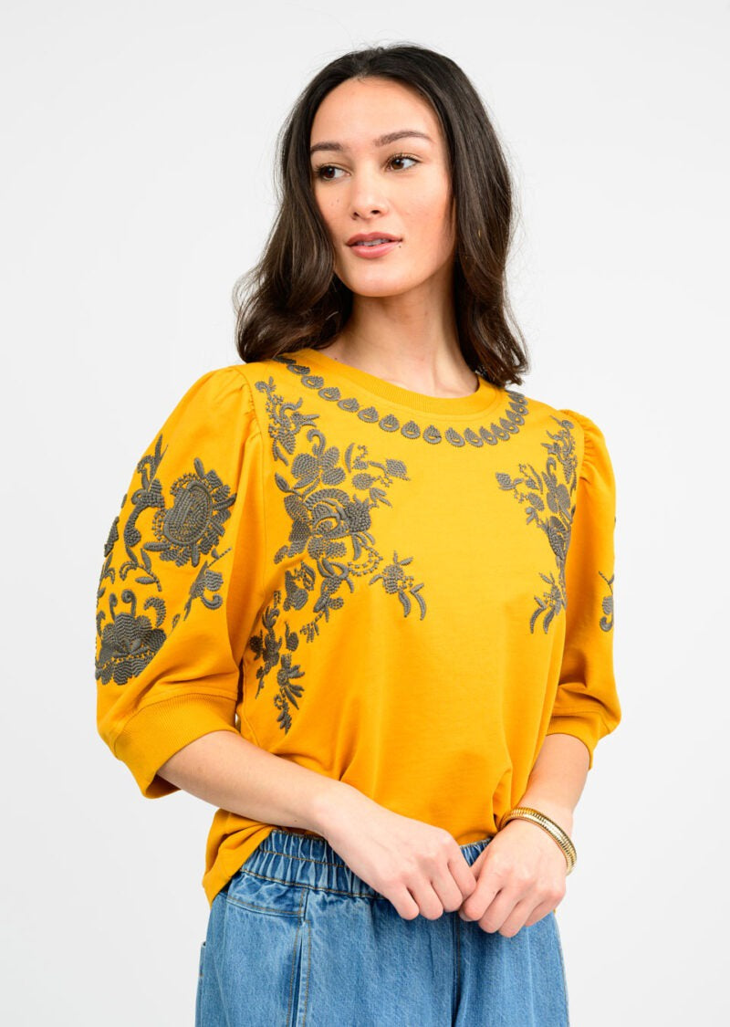 TRAILS OF FLOWERS KNIT TOP