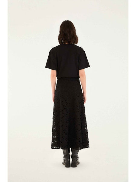 FLOWERED BLACK LACE MIDI SKIRT