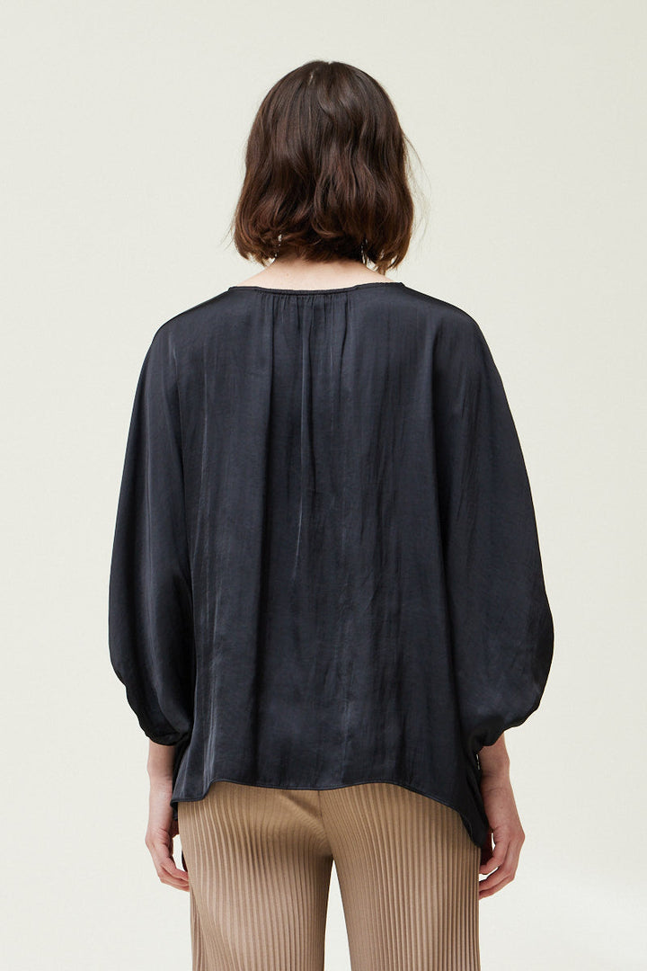 LOOSE SLEEVE BLOUSE