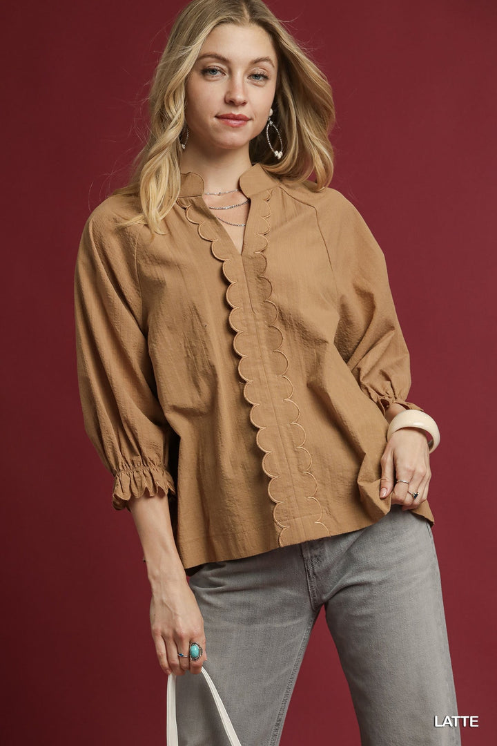 TEXTURED STRIPE SCALLOP TOP