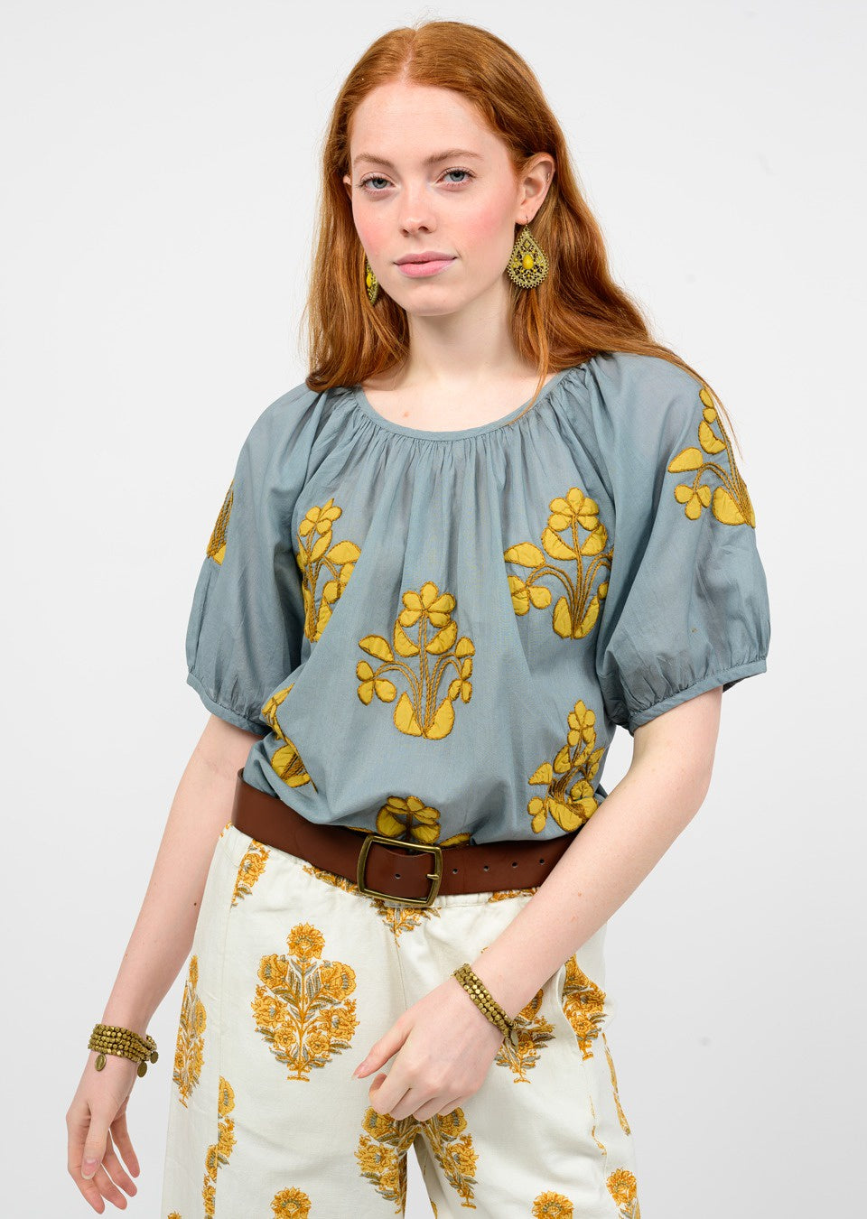 APPLIQUE PEASANT TOP