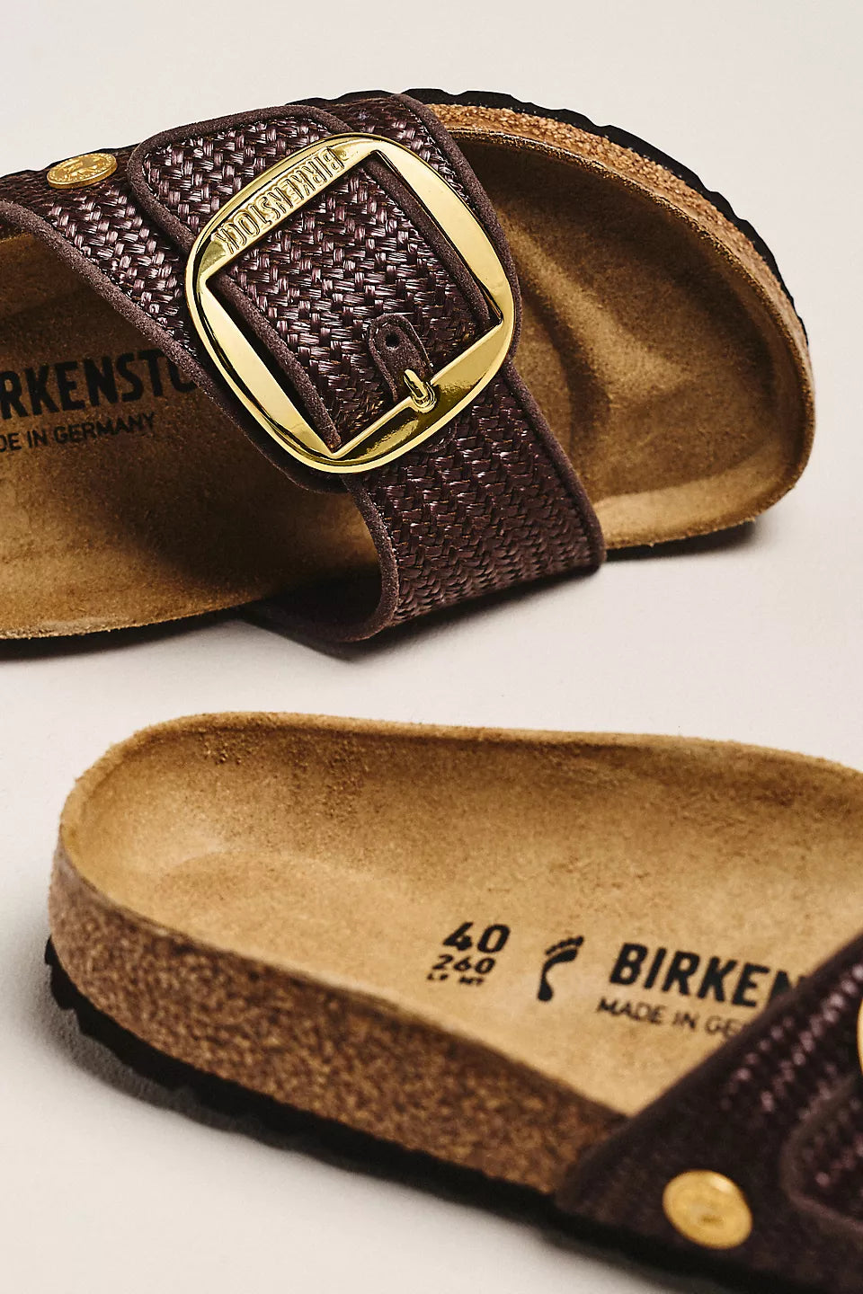 Close-up of Zertz MADRID BIG BUCKLE TEX RAFFIA N sandals featuring brown textured straps, gold buckles, and a signature contoured footbed. Branding and size markings are visible on the insole.