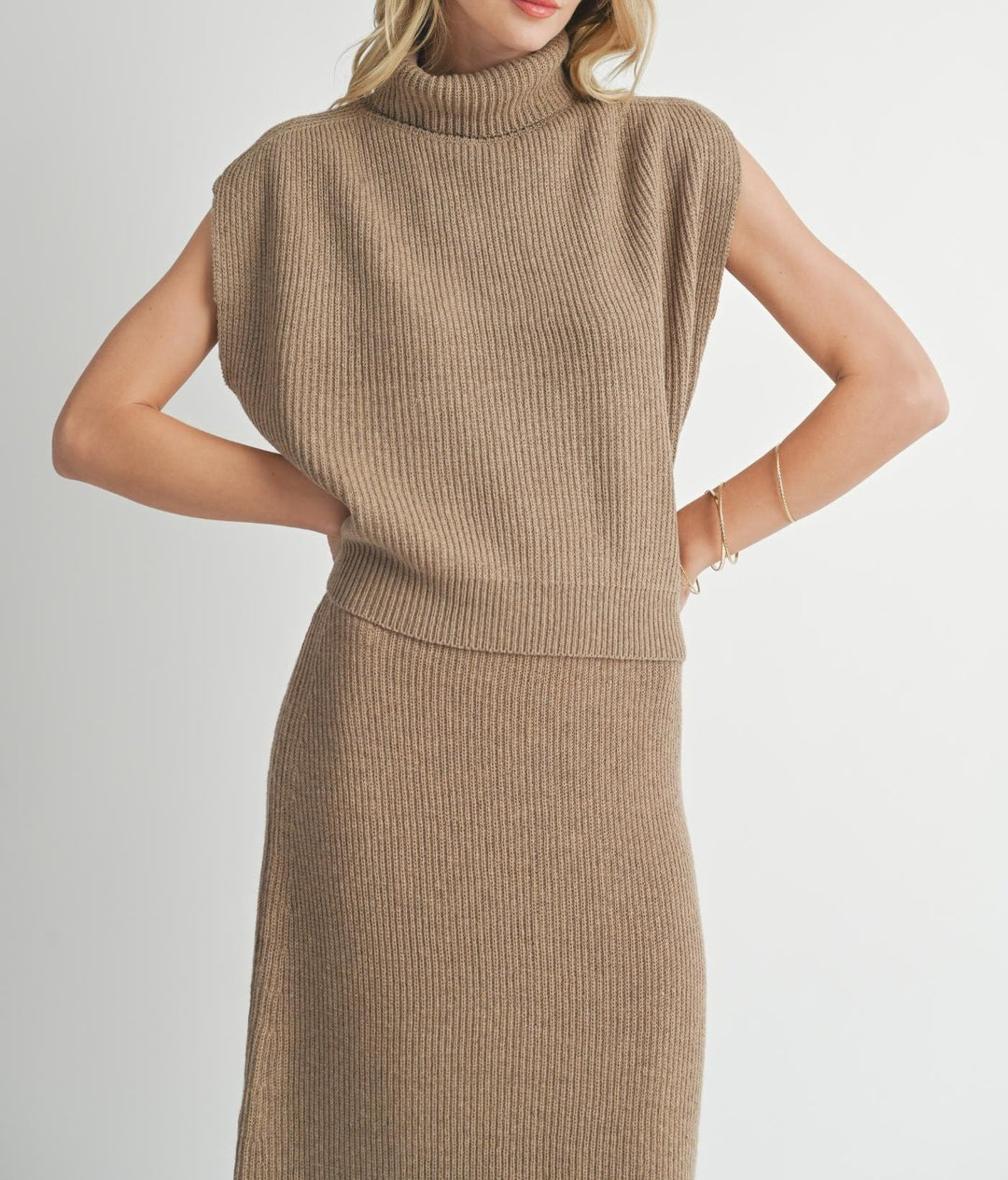 CROSBY RIBBED TURTLE NECK VEST