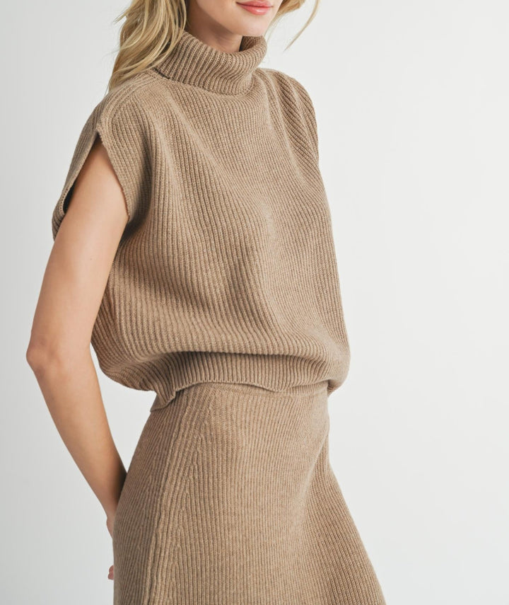 CROSBY RIBBED TURTLE NECK VEST