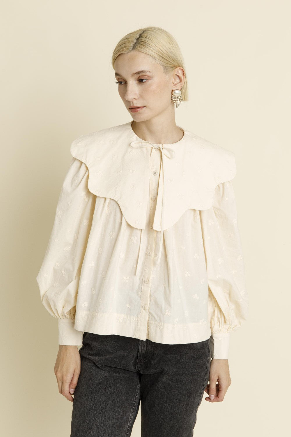 SCALLOP COLLAR BLOUSE