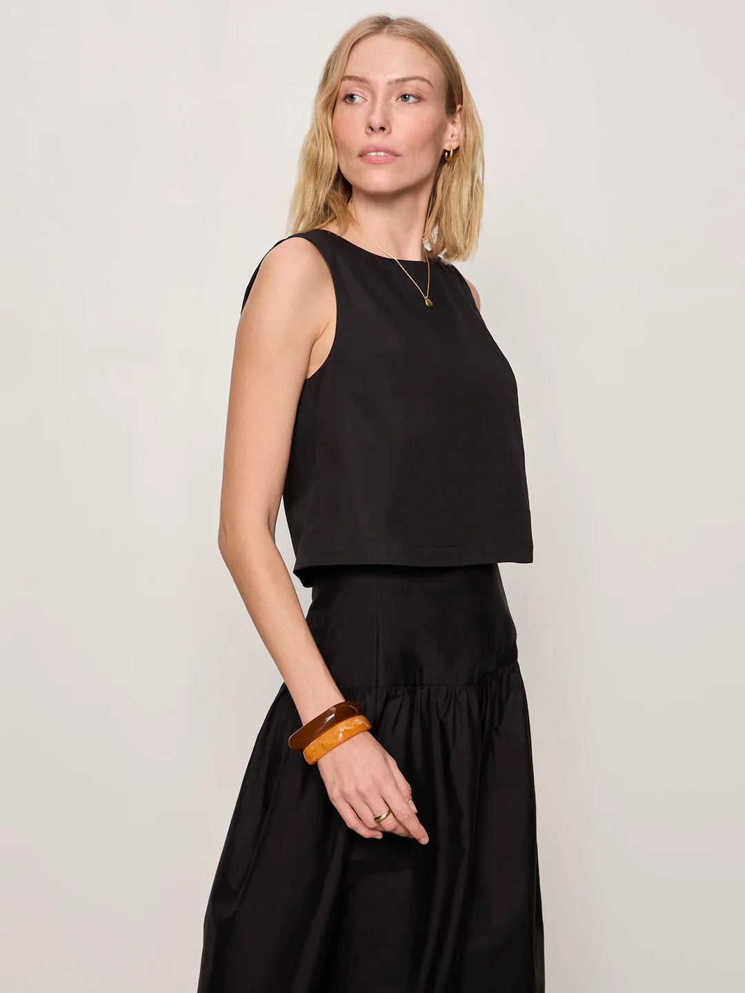THE DESIRED SUMMER CROP SHELL TOP