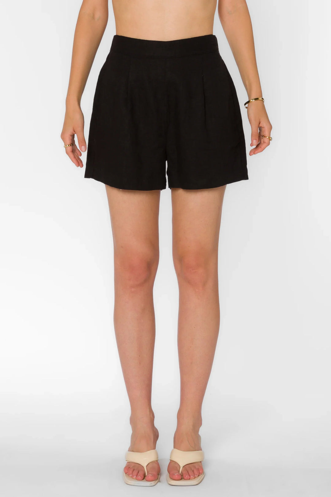 FEDRA PLEATED PULL ON SHORTS