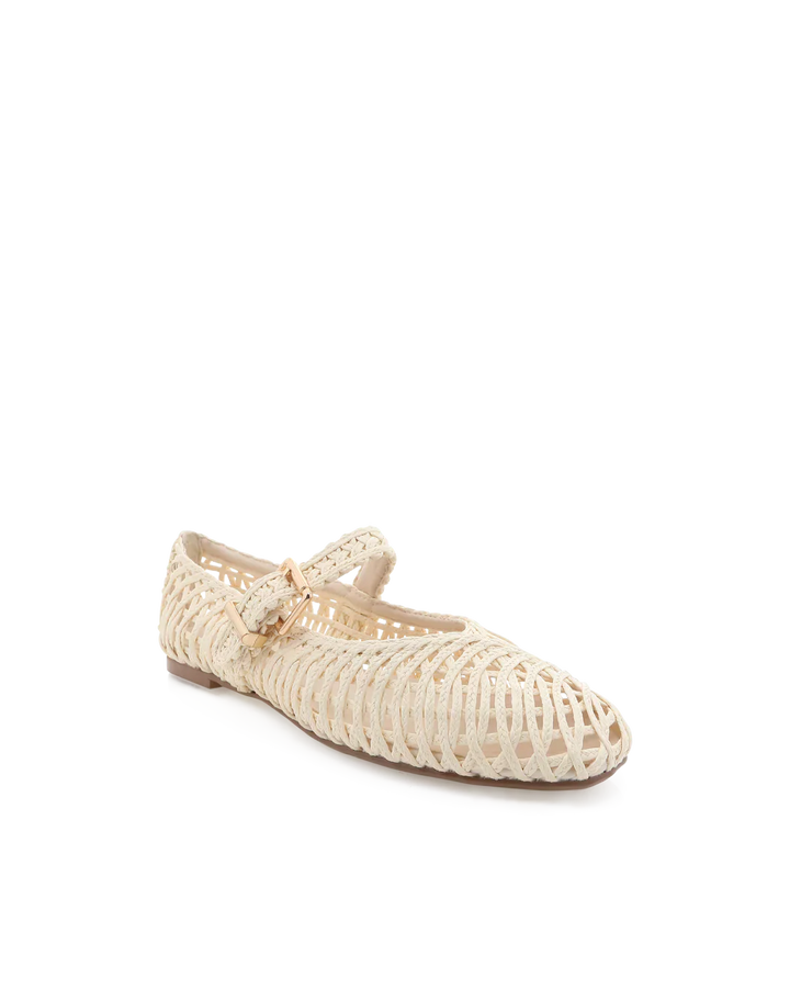 The FRANKY FLAT by Zertz is a beige raffia flat with a chic woven design, closed toe, low heel, and an instep strap with a gold buckle, shown on a white background.