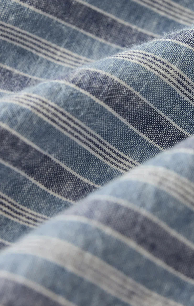 Close-up of Zertz THE PERFECT STRIPED BUTTON UP ZT262689, featuring blue and white stripes in a diagonal pattern with soft folds and a textured, woven finish.