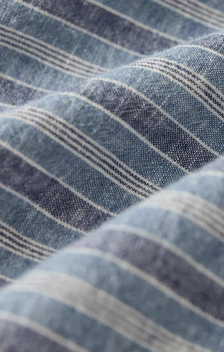 Close-up of Zertz THE PERFECT STRIPED BUTTON UP ZT262689, featuring blue and white stripes in a diagonal pattern with soft folds and a textured, woven finish.