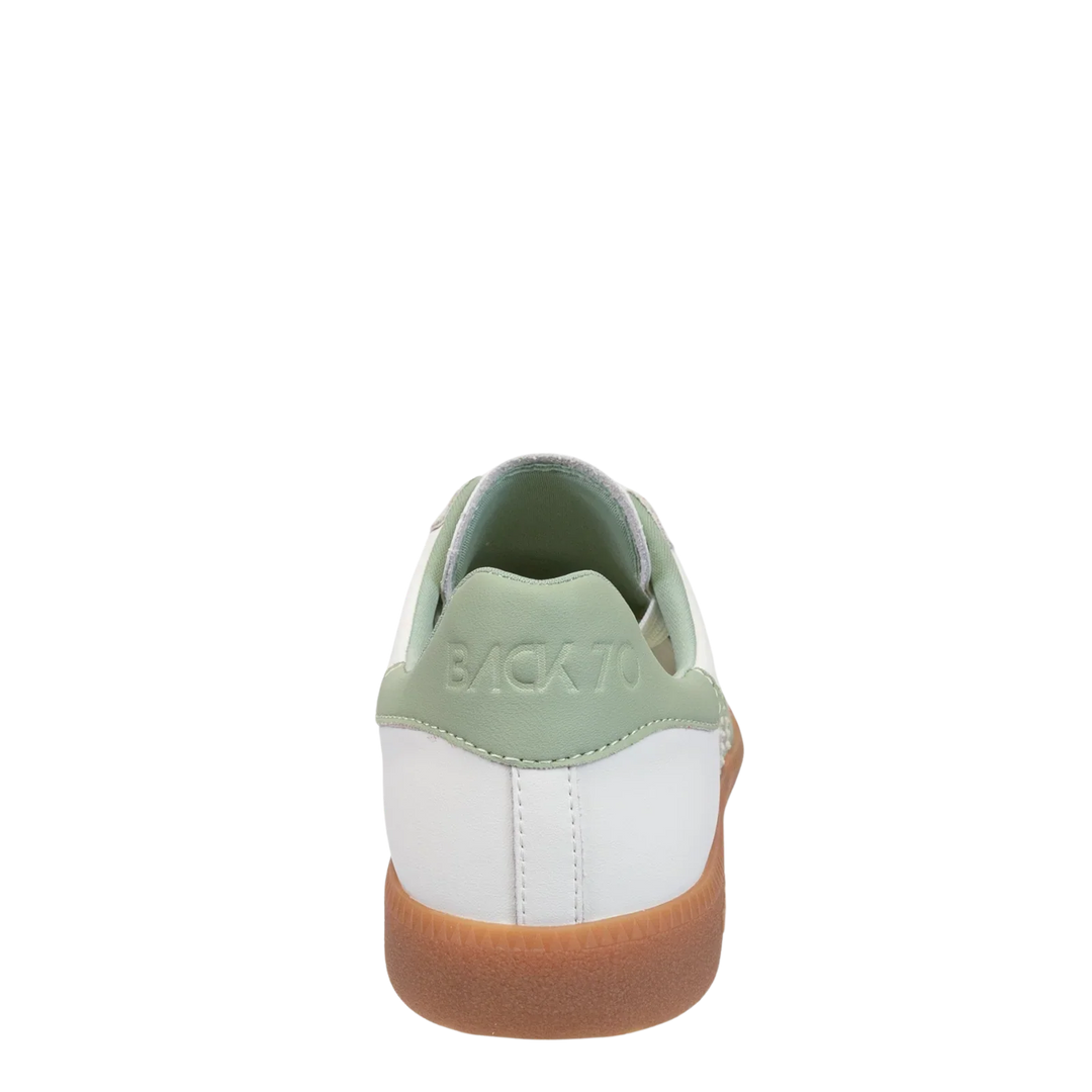 The CLOUD 2505 ARMY SNEAKER by Zertz is shown from the back with a light green and white upper, retro inspiration, “Zertz” embossed on the heel, and a brown gum sole—all set against a plain white background.