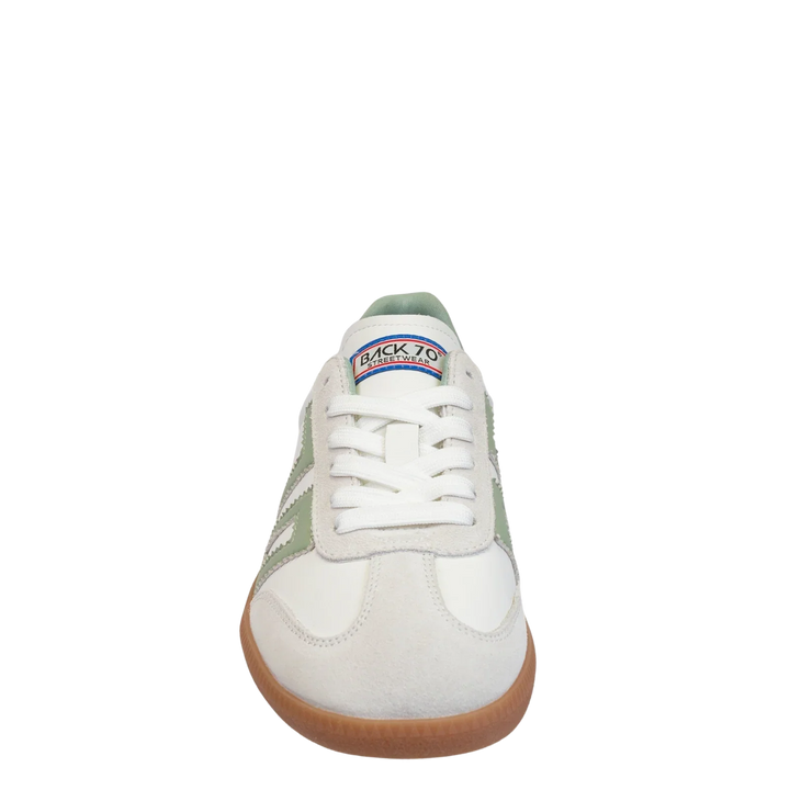 The Zertz CLOUD 2505 ARMY SNEAKER features a white and light green design, gum sole, white laces, and a colorful BACK 70 label on the tongue. Soccer-inspired with European street style, it’s shown front-facing on a white background.