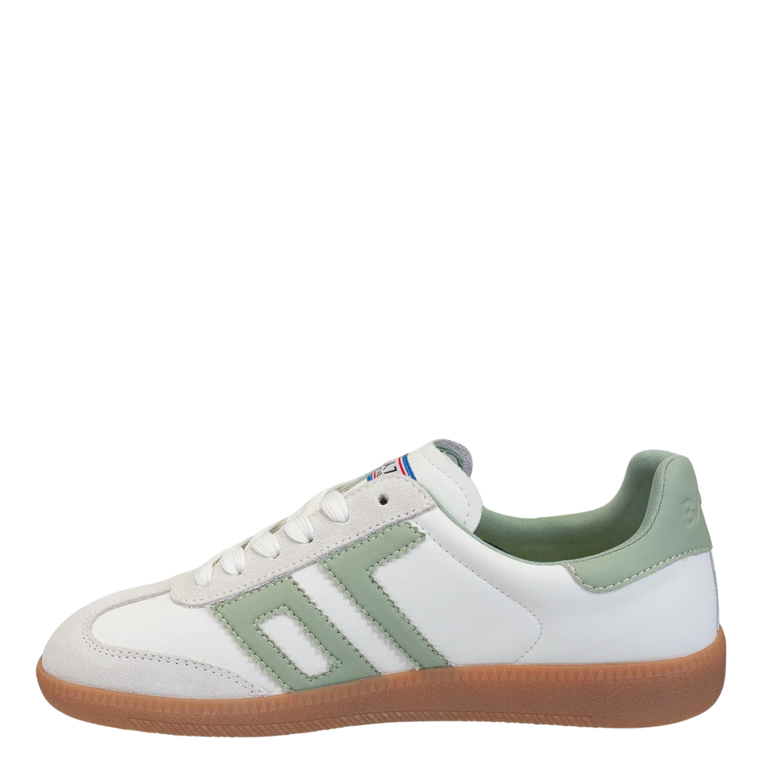 The Zertz CLOUD 2505 ARMY SNEAKER is a white, low-cut sneaker with light green side and heel details, gum rubber sole, and white laces. Soccer-inspired with European street style and minimal branding.