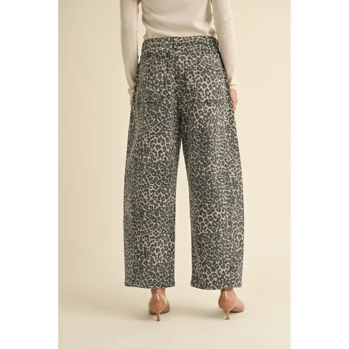 LEOPARD PRINT BARREL PANTS