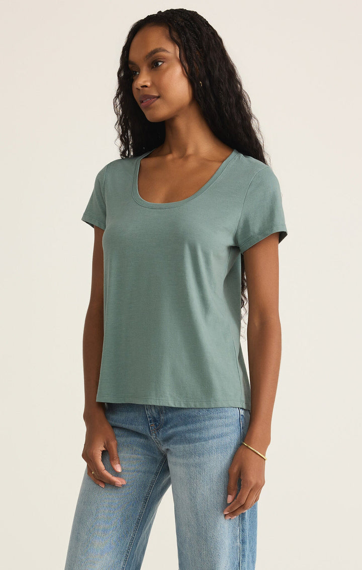 ANYWHERE SCOOP TEE