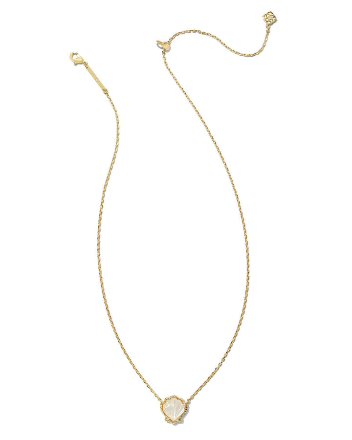 BRYNNE SHELL SHORT PENDANT NECKLACE