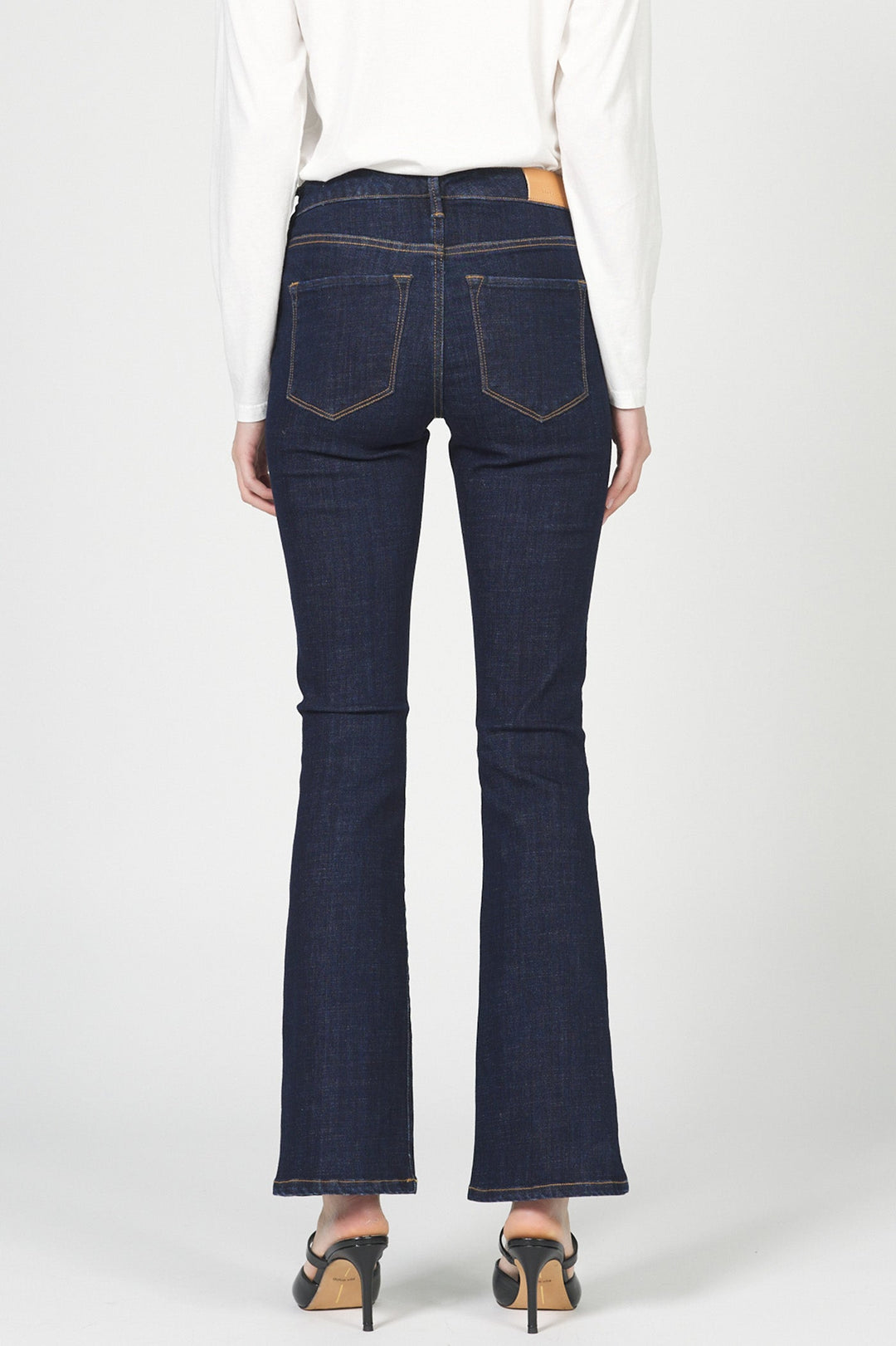 JAXTYN MID RISE JEAN