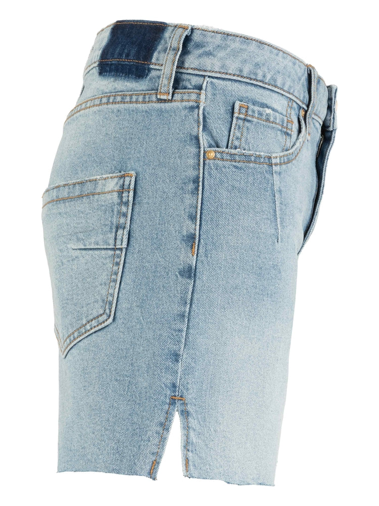 Side view of Zertz JENNY HIGH RISE SHORT W/SLIT in light blue denim, featuring a back pocket, belt loops, small slit at the hem, high-rise fit, classic five-pocket design, and visible stitching.