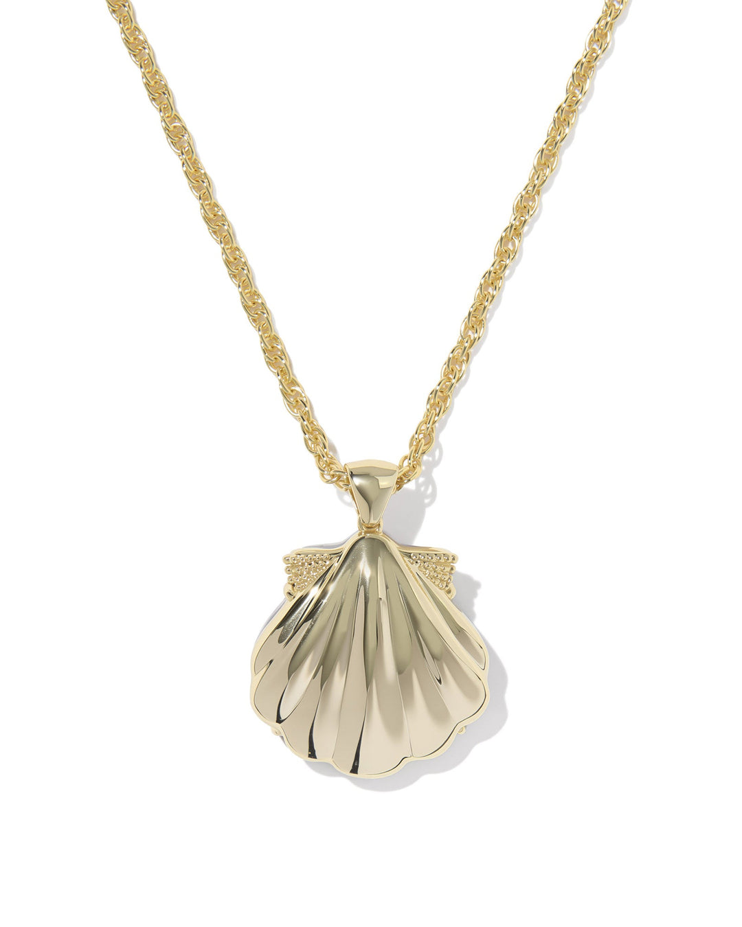 The Zertz LUCIA SHELL PNDT NCK is a gold rope chain necklace featuring a shiny, detailed scallop shell charm, capturing coastal elegance. Shown on a white background.