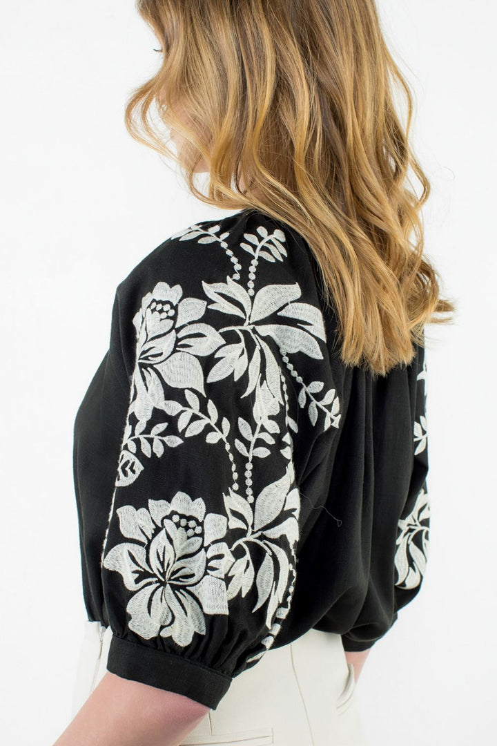 EMB DETAILED PUFF SLEEVE TOP