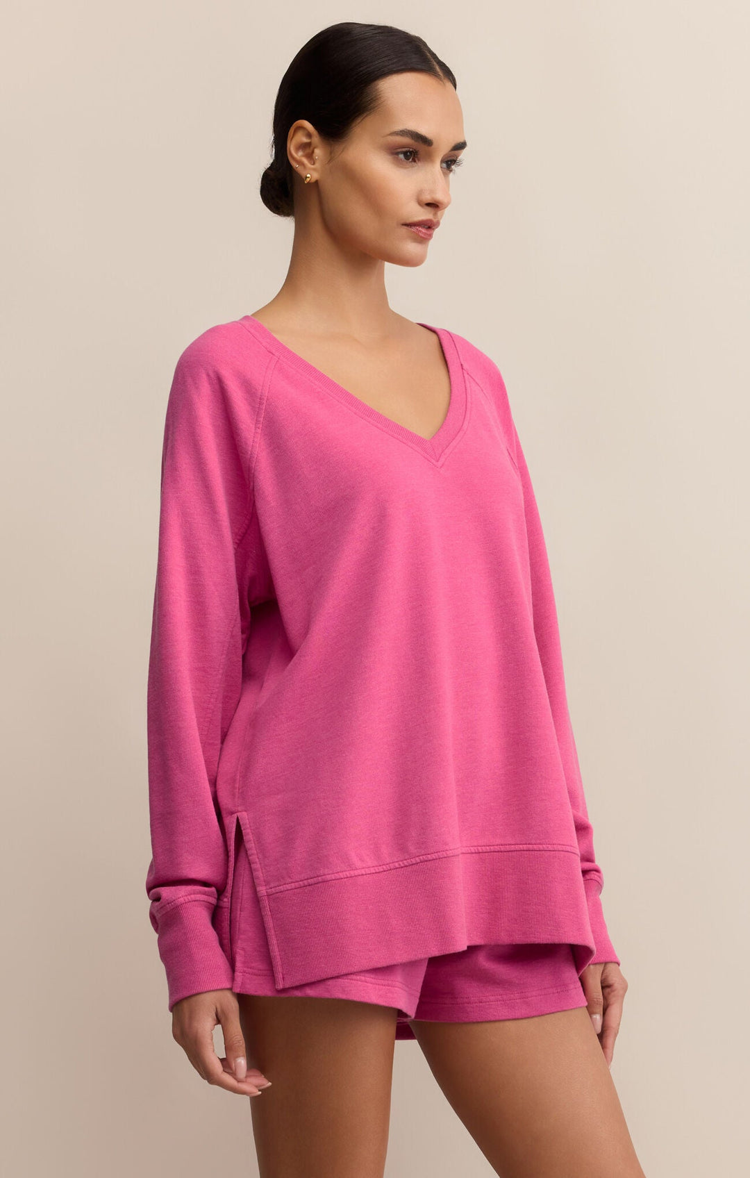 WEEKENDER V NECK