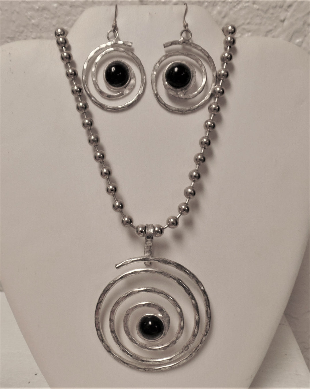 Silver/Onyx Pendant & Earrings Set