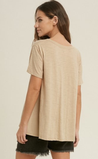 RELAXED COTTON V-NECK SHORT SLEEVE TOP in TAUPE