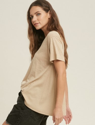 RELAXED COTTON V-NECK SHORT SLEEVE TOP in TAUPE